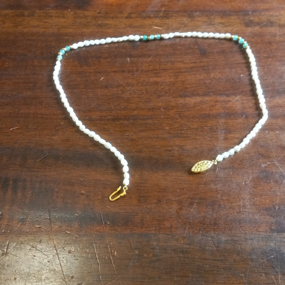 Pearl chocker